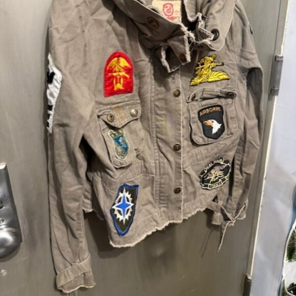 Vintage Military Bolero Cargo Jacket / Parka with Patches & reversible hood - Picture 6 of 16